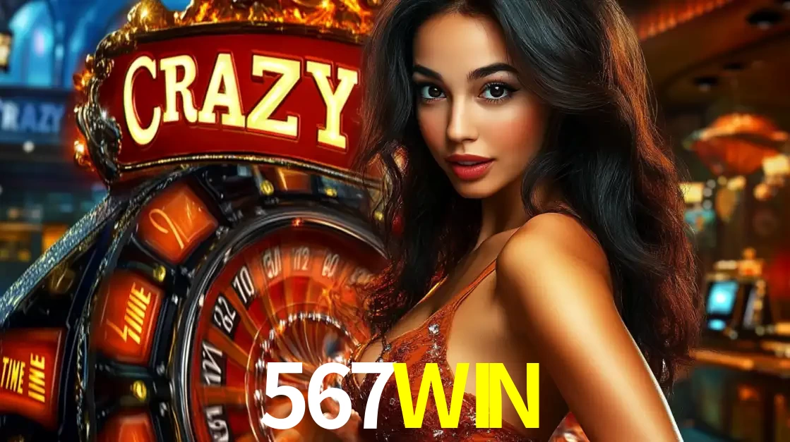 Mulher glamourosa olhando para a câmera com a roda vermelha do Crazy Time ao fundo em um ambiente de cassino, destacando a emoção dos jogos ao vivo no 567WIN.